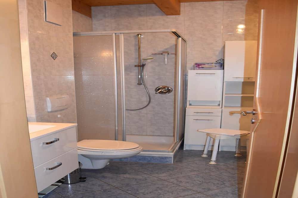 Ganze Wohnung, Nr. 4 Ferienwohnung, 42 qm Obergeschoss, 1 separates Schlafzimmer in Kurf, Bad Endorf
