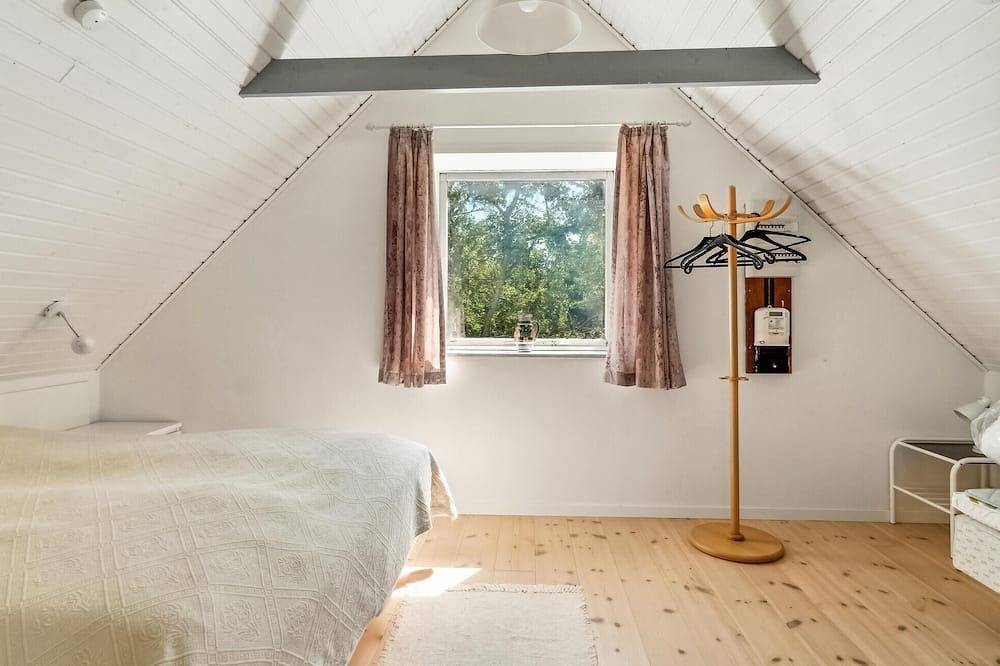 Stunning home in Sejerø with kitchen in Sejerø