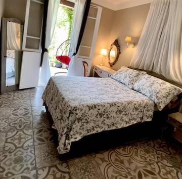 Gîte pour 2 personnes, avec jardin et vue à Céret