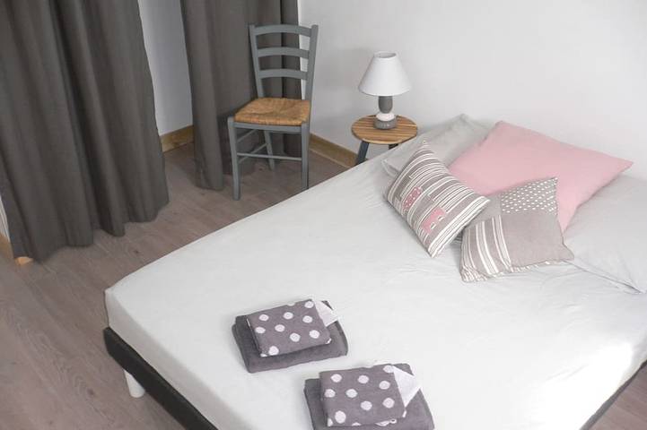 Location de vacances pour 8 personnes, avec jardin à Chaillevette - 2