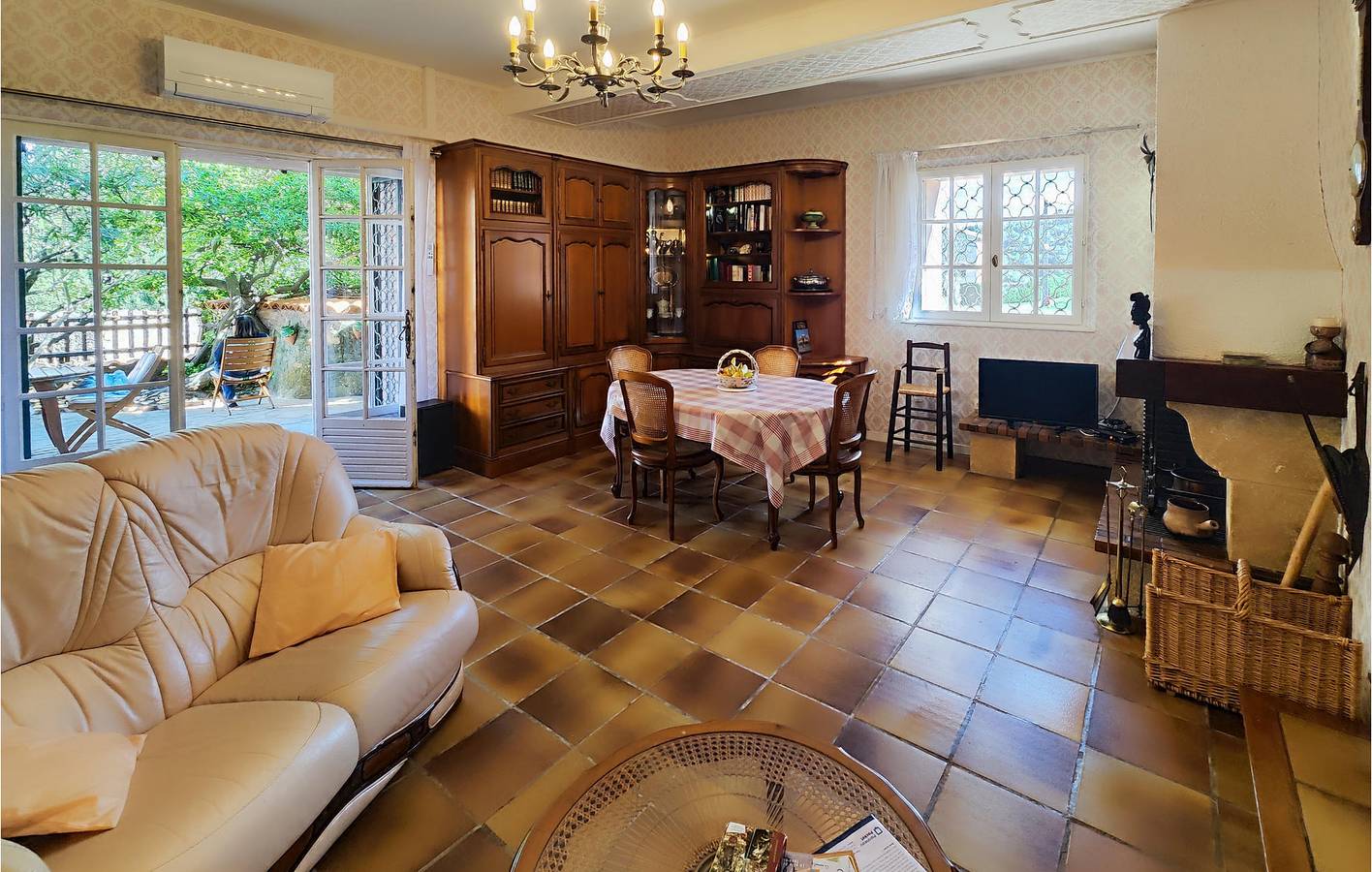 Cébazan Wohnung: 86qm, Terrasse, Parkplatz & Internet in Cébazan, Mittelmeerküste (Frankreich)