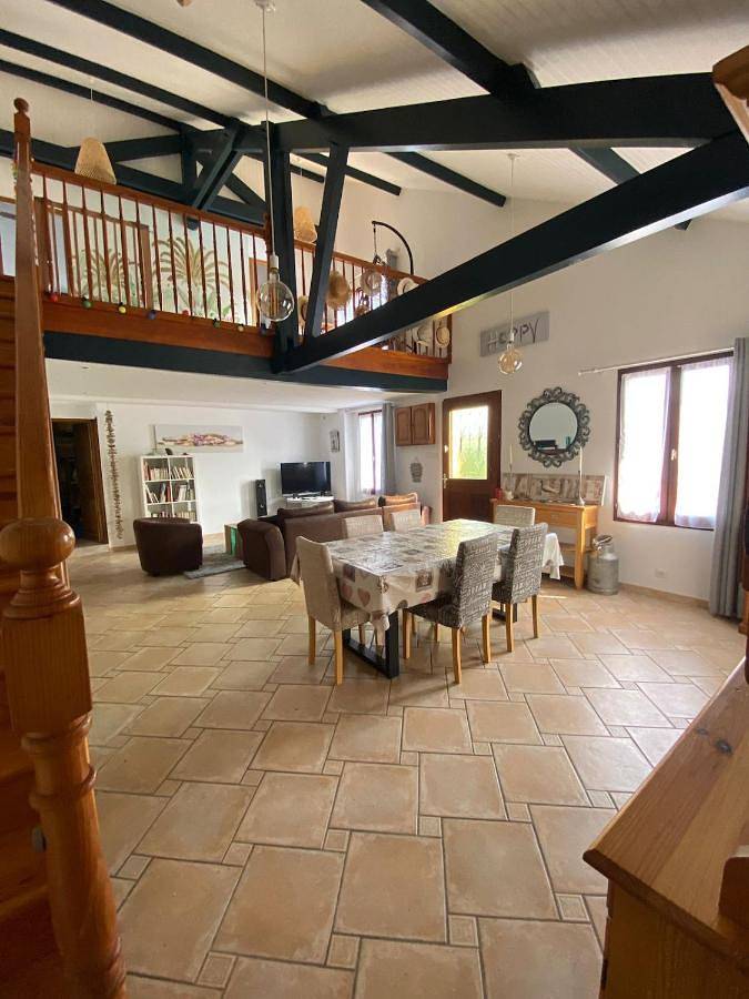 Maison à la campagne avec Piscine et Jacuzzi in Buanes, Landes