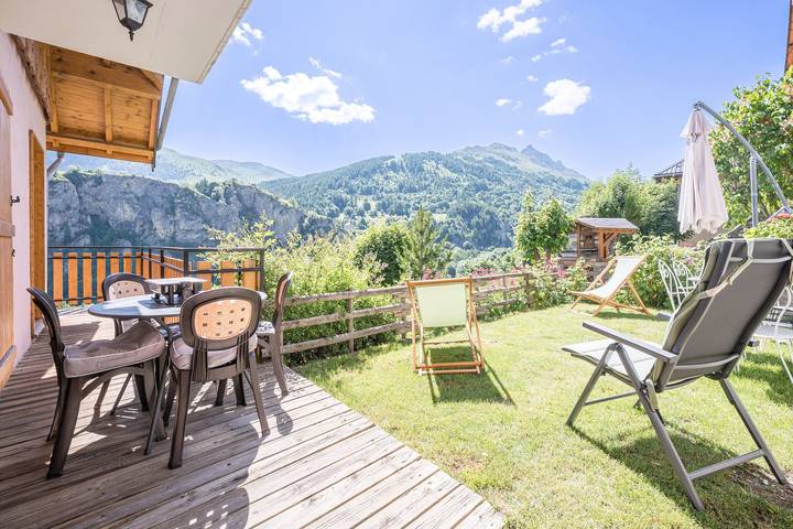 Chalet 'La Mouliniere 2' met uitzicht op de bergen, eigen tuin en Wi-Fi in Valloire, Saint-Jean-de-Maurienne regio