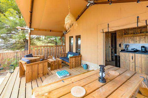 Location de vacances pour 4 personnes, avec jardin ainsi que terrasse et piscine, animaux acceptés à Saint-Thomé - 3