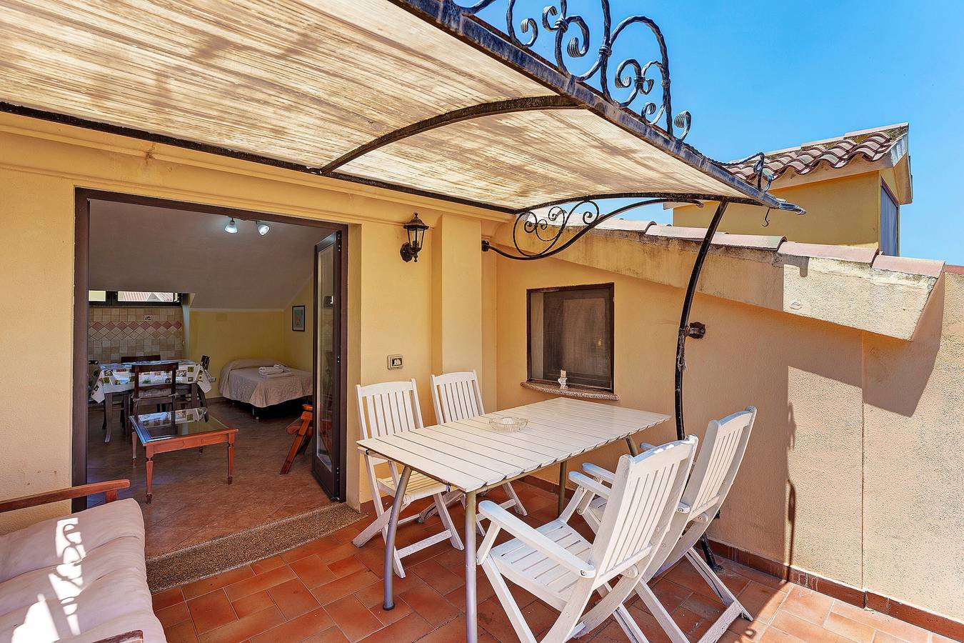 Appartamento intero, Appartamento 'Attico Bella Vista' con vista montagna, Wi-Fi e aria condizionata in Siniscola, Provincia di Nuoro