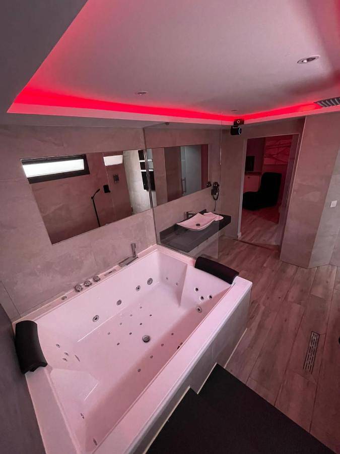 Apartamento para 2 personas, con Jacuzzi y Vistas en Linares