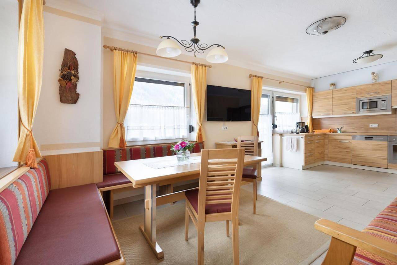 Pension Glockenstuhl in Finkenberg, Zillertaler Alpen