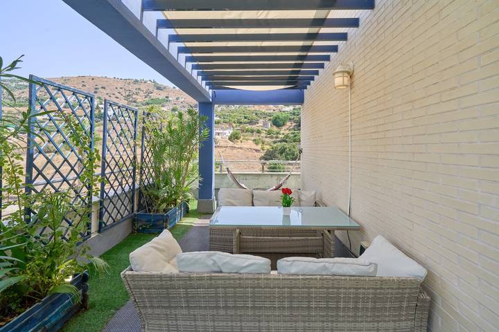 Ganze Wohnung, Apartment 'Penthouse mit Terrasse und privatem Jacuzzi' mit Meerblick, WLAN und Klimaanlage in Curumbico, Almuñecar