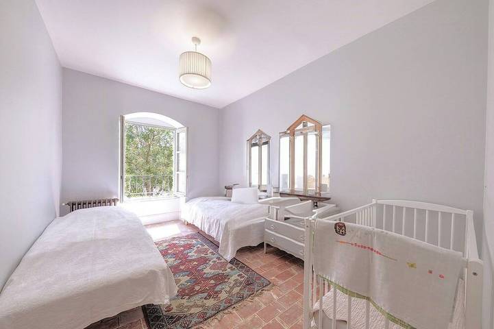 Historic mansion in Provence vineyards in La Tour-d'Aigues, Parc naturel régional du Luberon