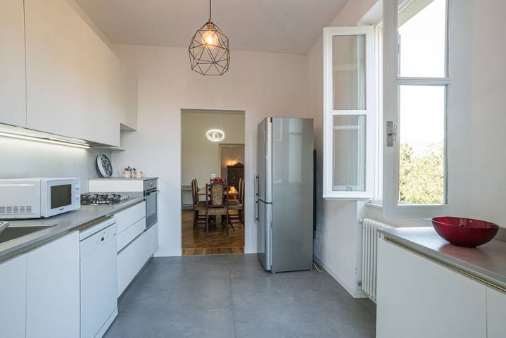 Appartamento intero, Guesthost - Spazioso apt in villa con giardino! in Como, Lago di Como