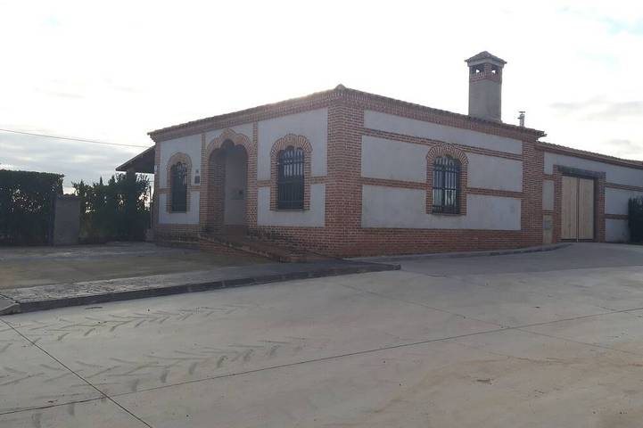 Gîte pour 8 personnes, avec Terrasse et Jardin à Calvarrasa de Abajo