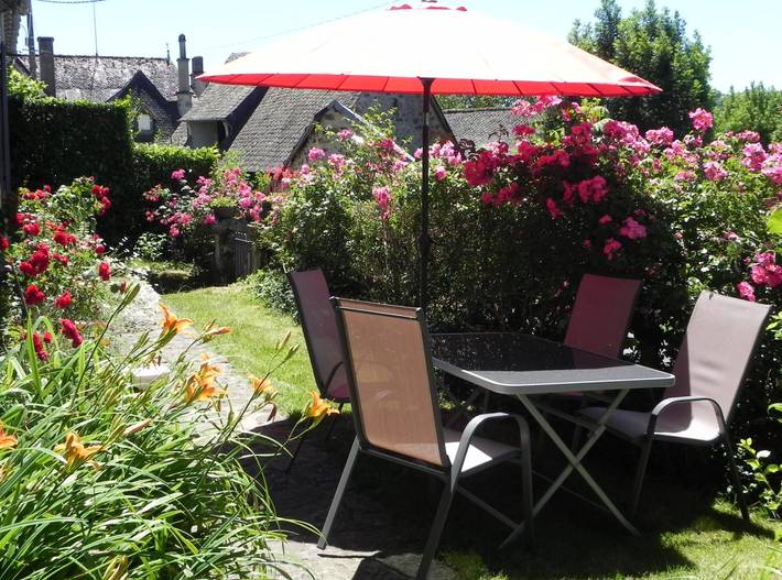 Gîte pour 5 personnes, avec jardin et terrasse, animaux acceptés dans le Cantal - 2