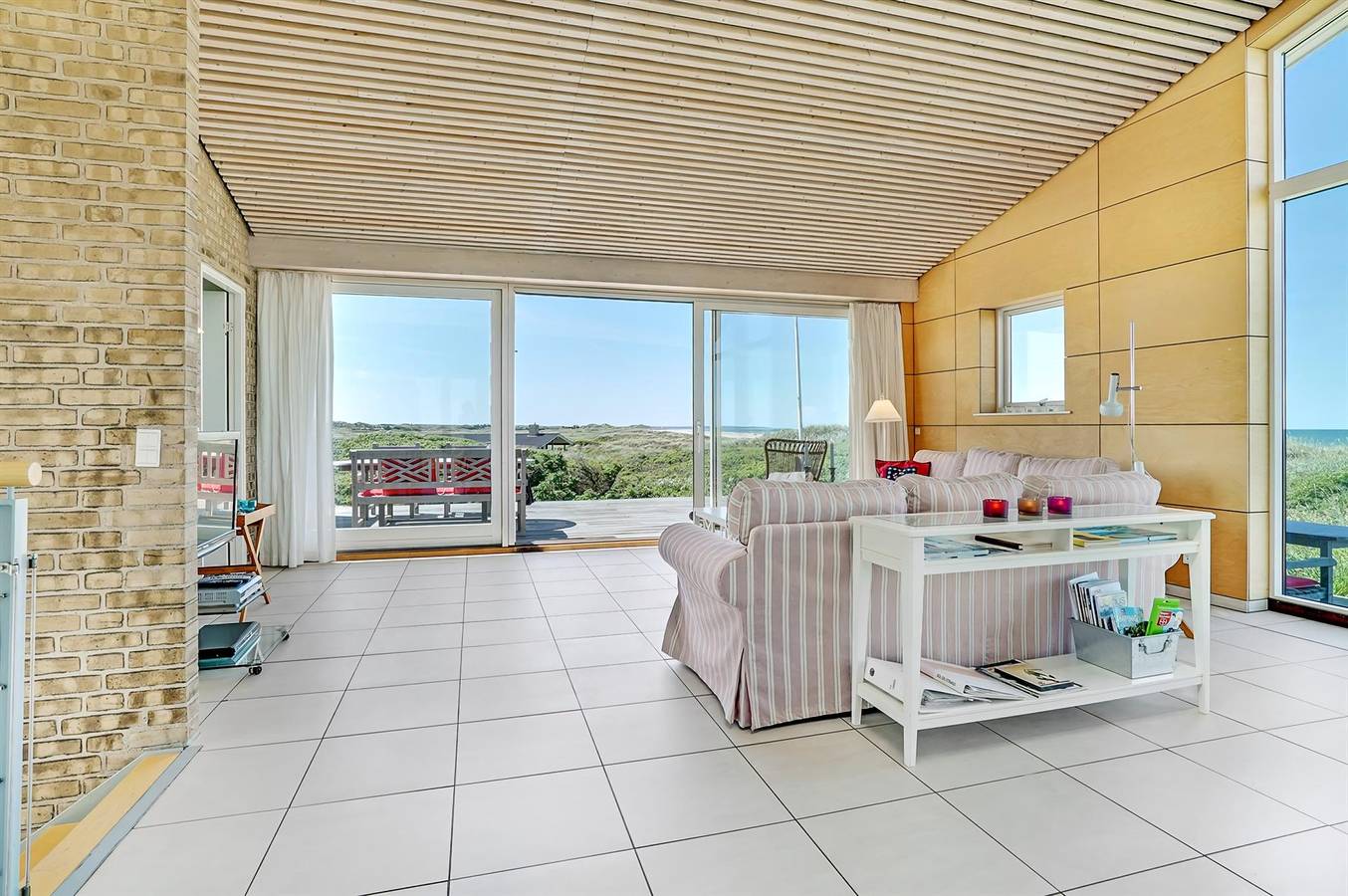 Awesome home in Pandrup w/ 5 Bedrooms and Wifi in Rødhus, Jammerbugt