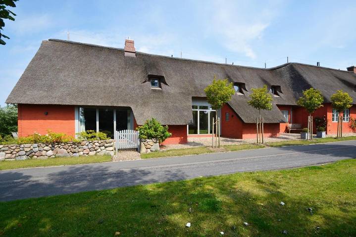 Ferienhaus für 10 Personen, mit Terrasse und Garten sowie Sauna und Ausblick in Midlum - 2