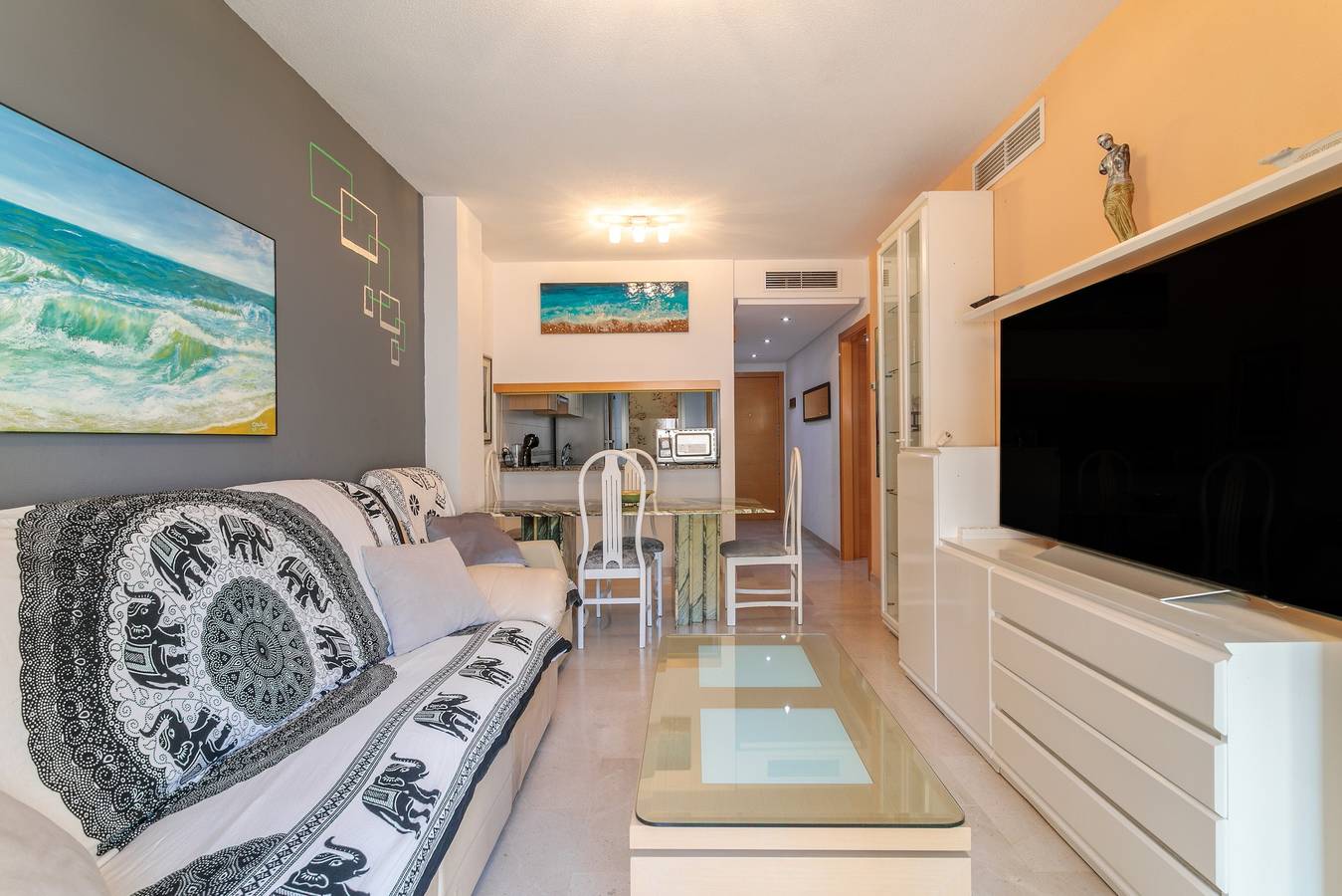 Apartamento entero, Apartamento 'Tu Descanso En La Playa' con piscina compartida, Wi-Fi y aire acondicionado. in San Juan Playa (Alicante), Costa Blanca
