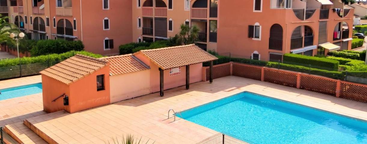 Gîte pour 4 personnes, avec Terrasse ainsi que Jardin et Piscine dans Office De Tourisme De Canet En Roussillon