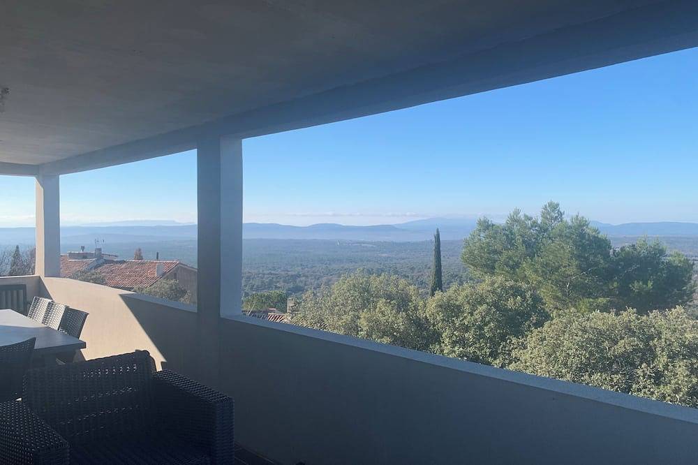 Le belvédère de Manon, its view, its calm, its charm. in AOC Saint-Julien, Región Brignoles