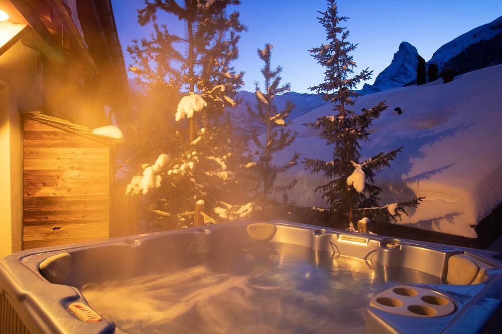 Chalet de esquí superior en Zermatt (esquí) con una magnífica vista del Matterhorn in Zermatt, Alpes del Valais