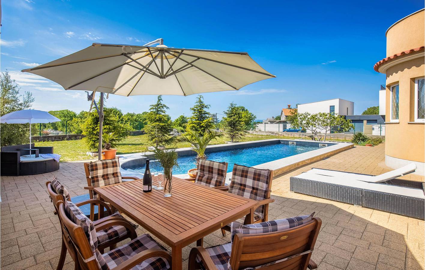 Ganze Ferienwohnung, Gemütliche Unterkunft, 2,5 km vom Strand entfernt: WLAN, Klimaanlage, Terrasse, Parkplatz und Waschmaschine! in Kraljevica, Primorje-Gorski Kotar