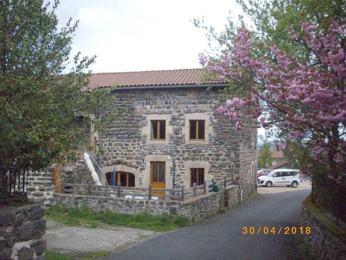 Gîte pour 6 personnes, avec terrasse, adapté aux familles à Chaspuzac