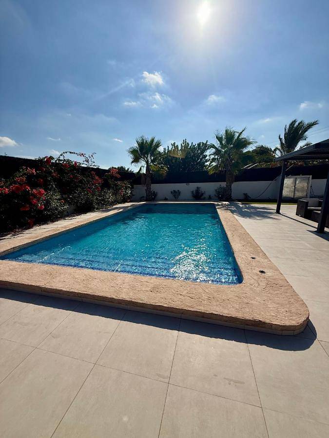 Casa rural para 7 personas, con terraza y vistas además de piscina y jardín en Crevillente