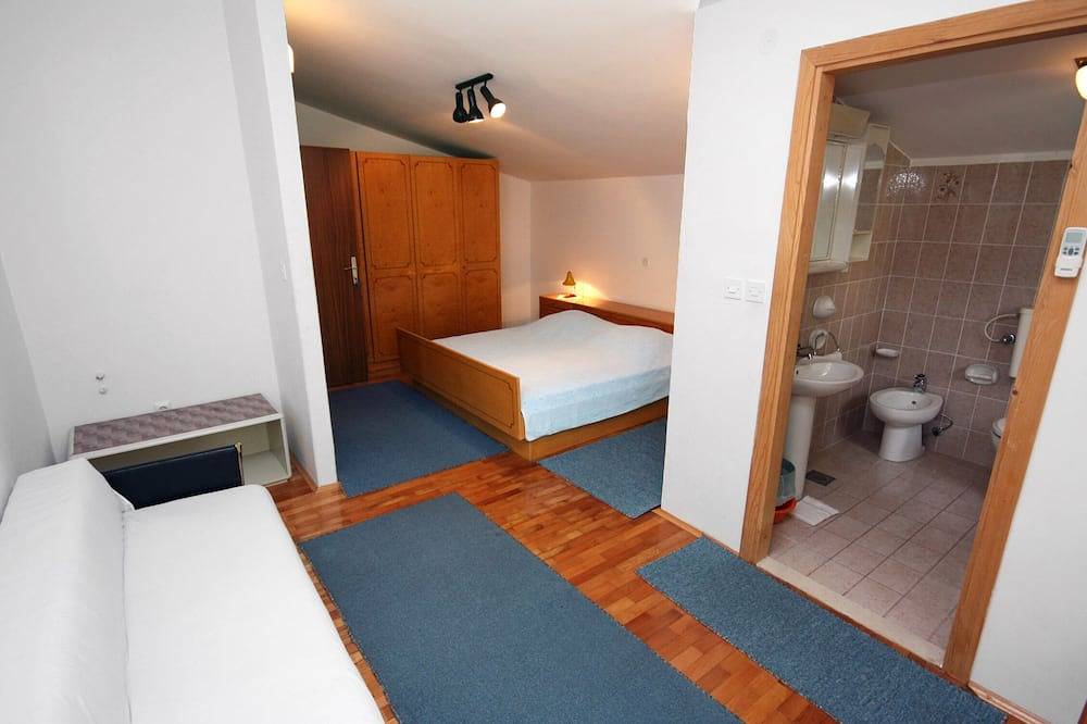 Apartamento entero, Apartamento de tres habitaciones con terraza y vista al mar Podgora, Makarska in Podgora, Rivera de Makarska