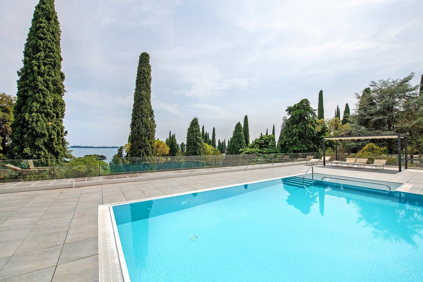 Ganze Wohnung, Apartment 'Michela Flat in Gardone' mit Gemeinschaftspool, Wlan und Klimaanlage in Spiaggia Casinò di Gardone Riviera (Gardone Riviera), Gardone Riviera