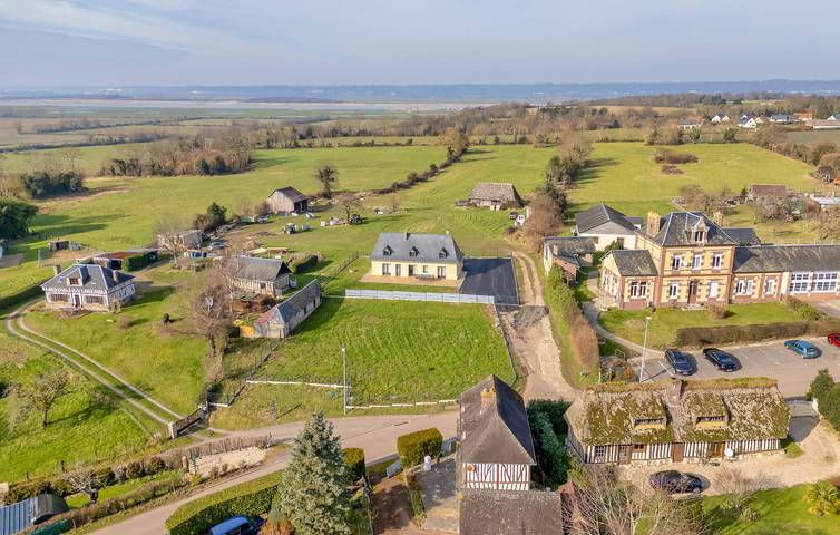 Gîte pour 10 personnes, avec jardin et terrasse, animaux acceptés à Saint-Samson-de-la-Roque