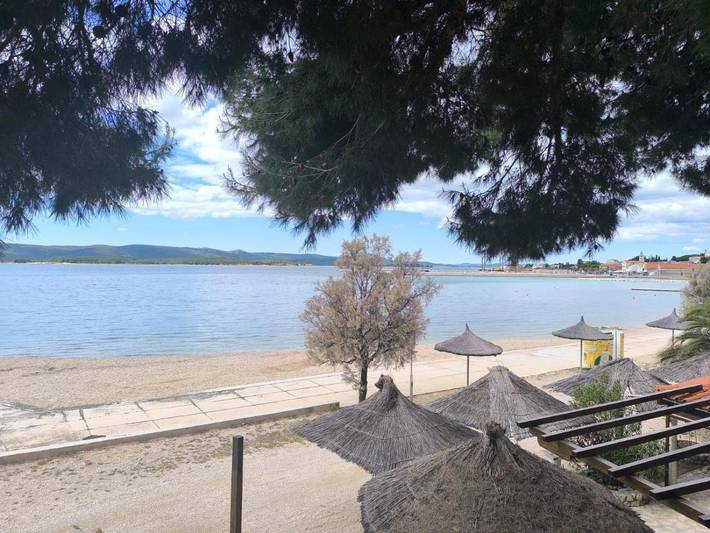 Dom dla 5 osób, z balkon i basen oraz jacuzzi w Sveti Filip i Jakov