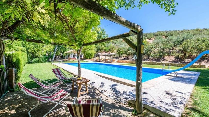 Location de vacances pour 17 personnes, avec jardin ainsi que piscine et jacuzzi à Carcabuey - 3