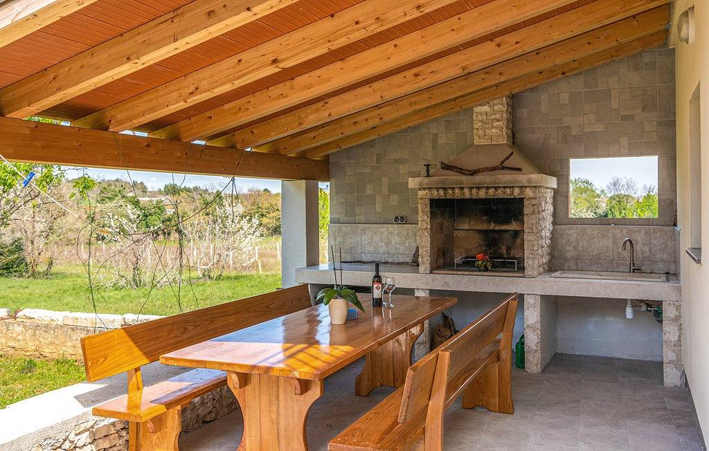 House Luna by Villas Guide in Pomer, Costa sur de Istria