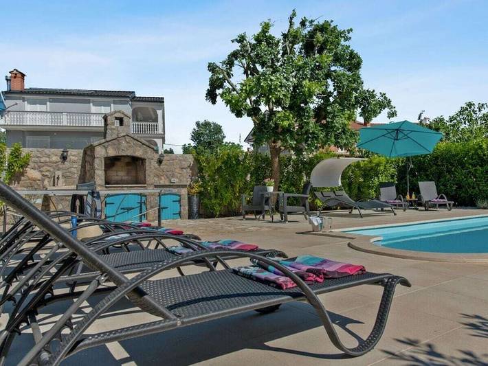 Villa in Barušić mit Schwimmbecken in Malinska-Dubašnica, Krk