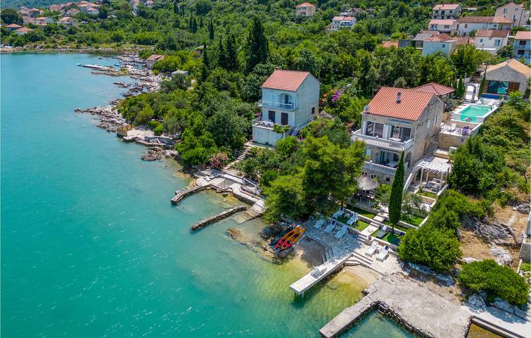 Ferienhaus für 10 Personen, mit Pool und Sauna sowie Terrasse - 1