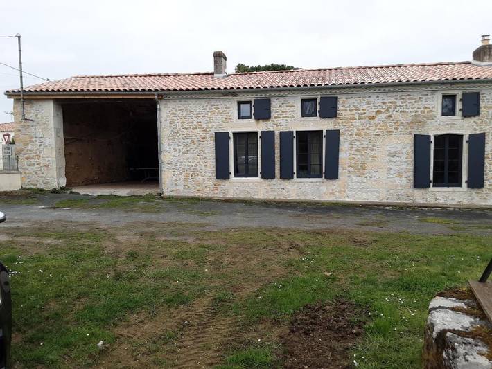 Location de vacances pour 4 personnes, avec Terrasse ainsi que Jardin et Vue à Montpellier-de-Médillan
