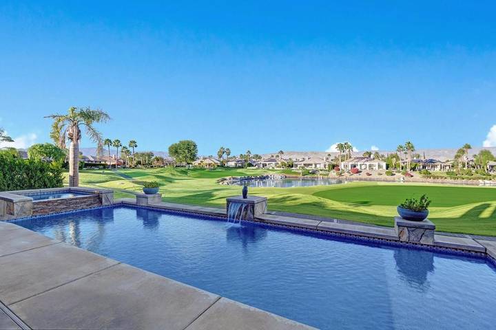 Ferienhaus für 8 Personen, mit Whirlpool und Garten sowie Pool und Terrasse - 1