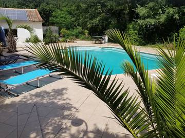 Gîte pour 4 personnes, avec jardin ainsi que piscine et terrasse à Garéoult