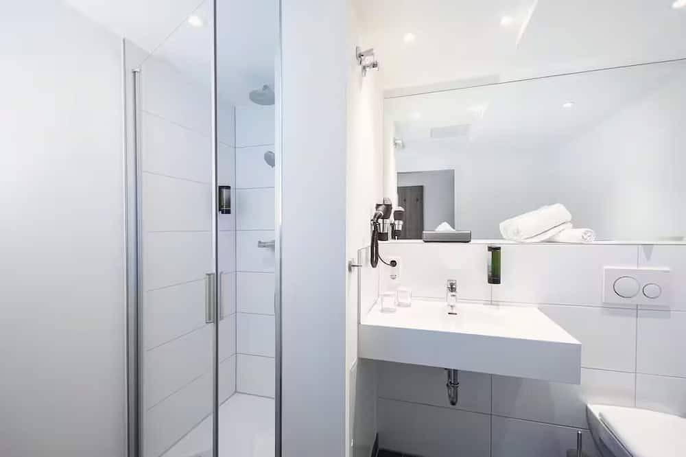 Spacious Group Stay | Pets Welcome | Stuttgart Access | Parking Available in Stuttgart, Stuttgart Region