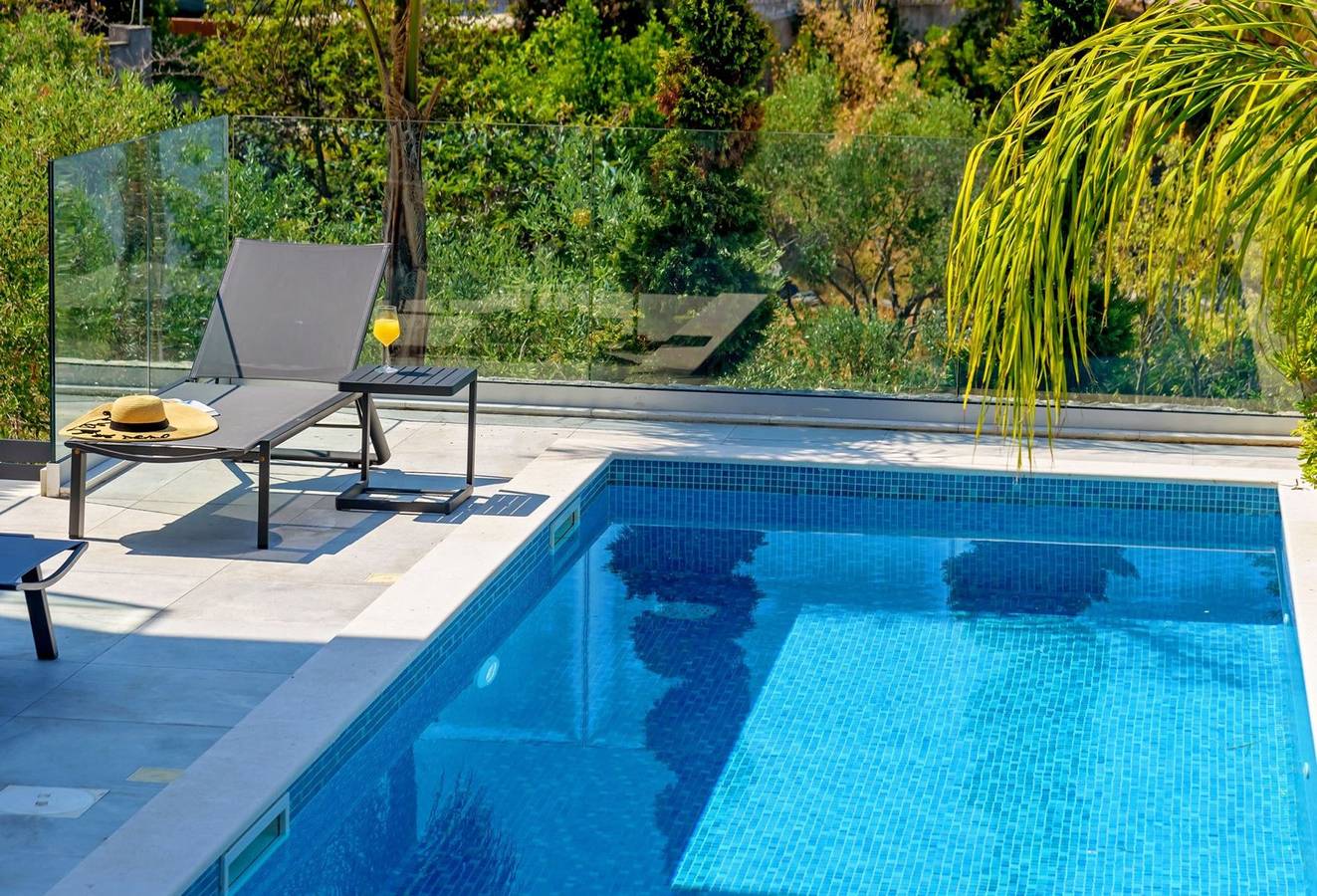 Luxury Beachfront Villa Raquel Solta with Private Pool, Gym with Seaview in Necujam, Solta