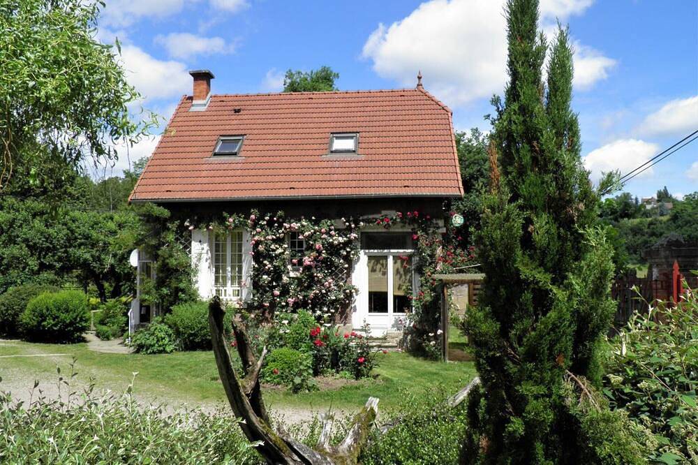 Gîte indépendant avec jardin au bord de la rivière in Hérisson, Région de Montluçon