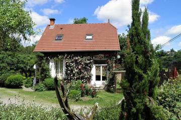 Gîte pour 6 personnes, avec jardin à Hérisson