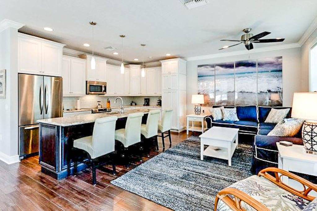 Modern home near Gulf beaches with private heated pool & Wifi in Holmes Beach, Anna Maria Island