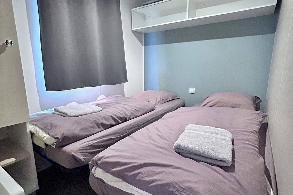 Mobilhome with jacuzzi, swimming pool in the residence in Pierrefeu-du-Var, Toulon regio