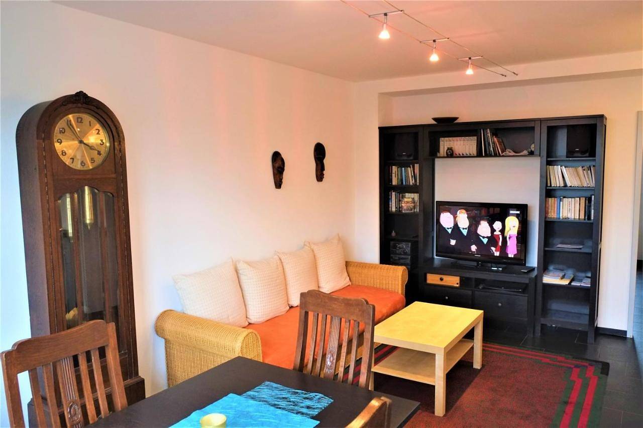 Ganze Wohnung, Two-Bedroom Apartment in Rodenkirchen, Köln