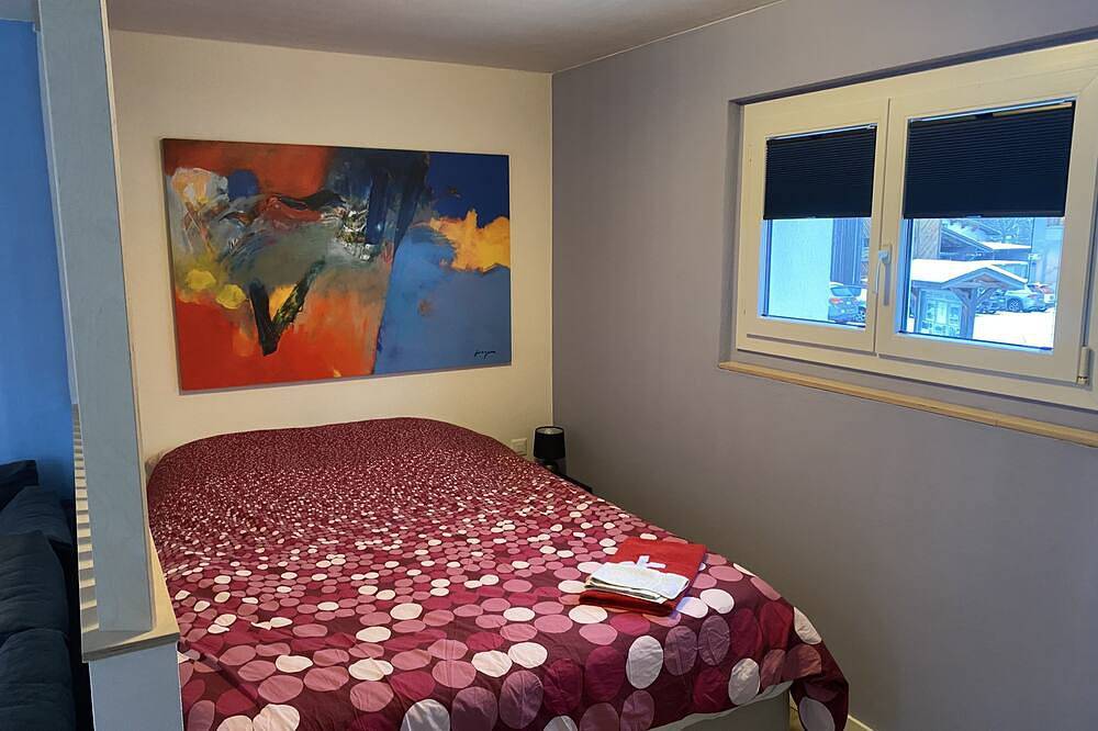 Ganze Wohnung, Modern studio in 1970s house in Haslital in Schattenhalb, Berner Oberland