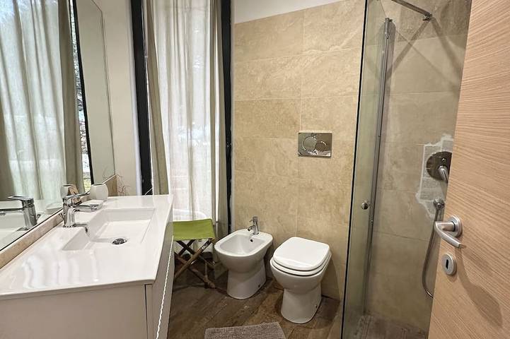 Location da sogno- Villa moderna con piscina sul mare, a due passi da Roma. in Anzio, Provincia di Roma