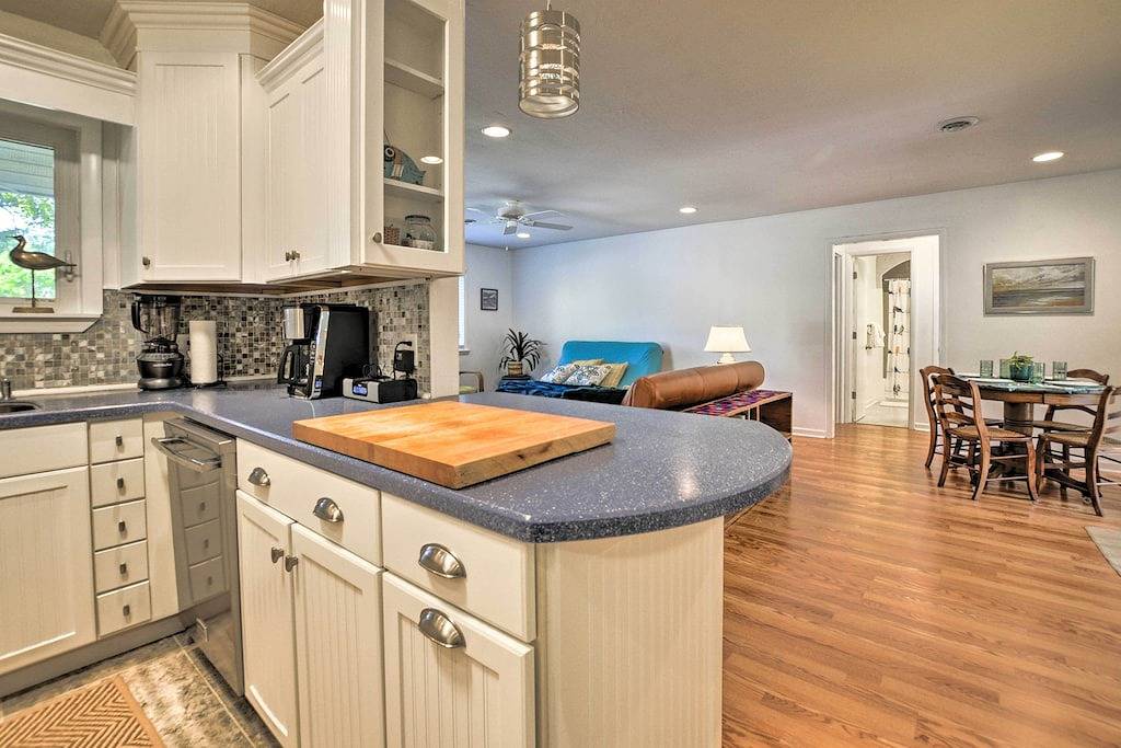 Oak Island Cottage: Minutes to Long Beach! in Oak Island (NC), Brunswick County