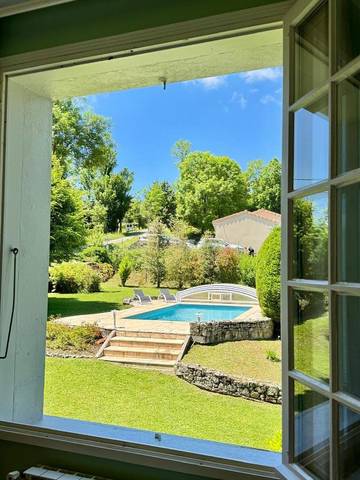 Gîte pour 6 personnes, avec vue ainsi que piscine et jardin à La Bastide-de-Sérou