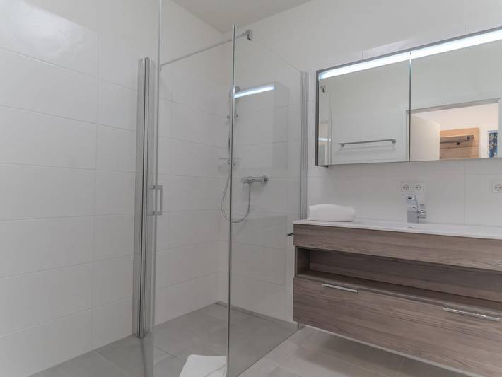 Ganze Ferienwohnung, Apartment Oasis Wörthersee neu & zentral Top 1 in Krumpendorf am Wörthersee, Klagenfurt-Land