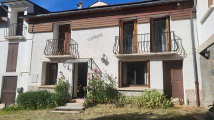 Gîte pour 5 personnes, avec balcon et jardin à Llo
