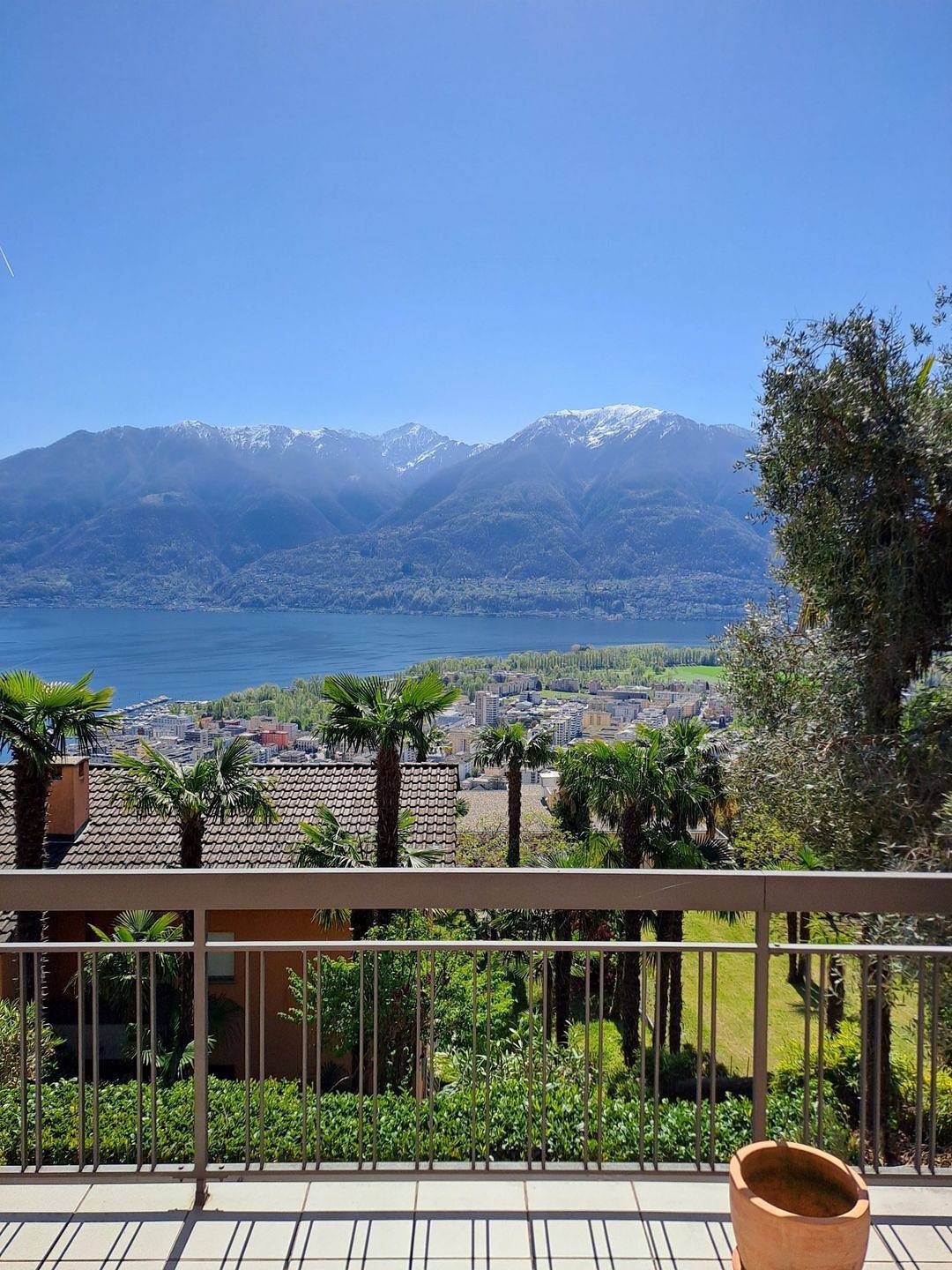 Ganze Wohnung, Charmante Wohnung im 1. Stock einer kleiner Residenz am Sonnenhang oberhalb Locarno. Panoramasicht auf See und Berge. in Locarno, Tessiner Alpen